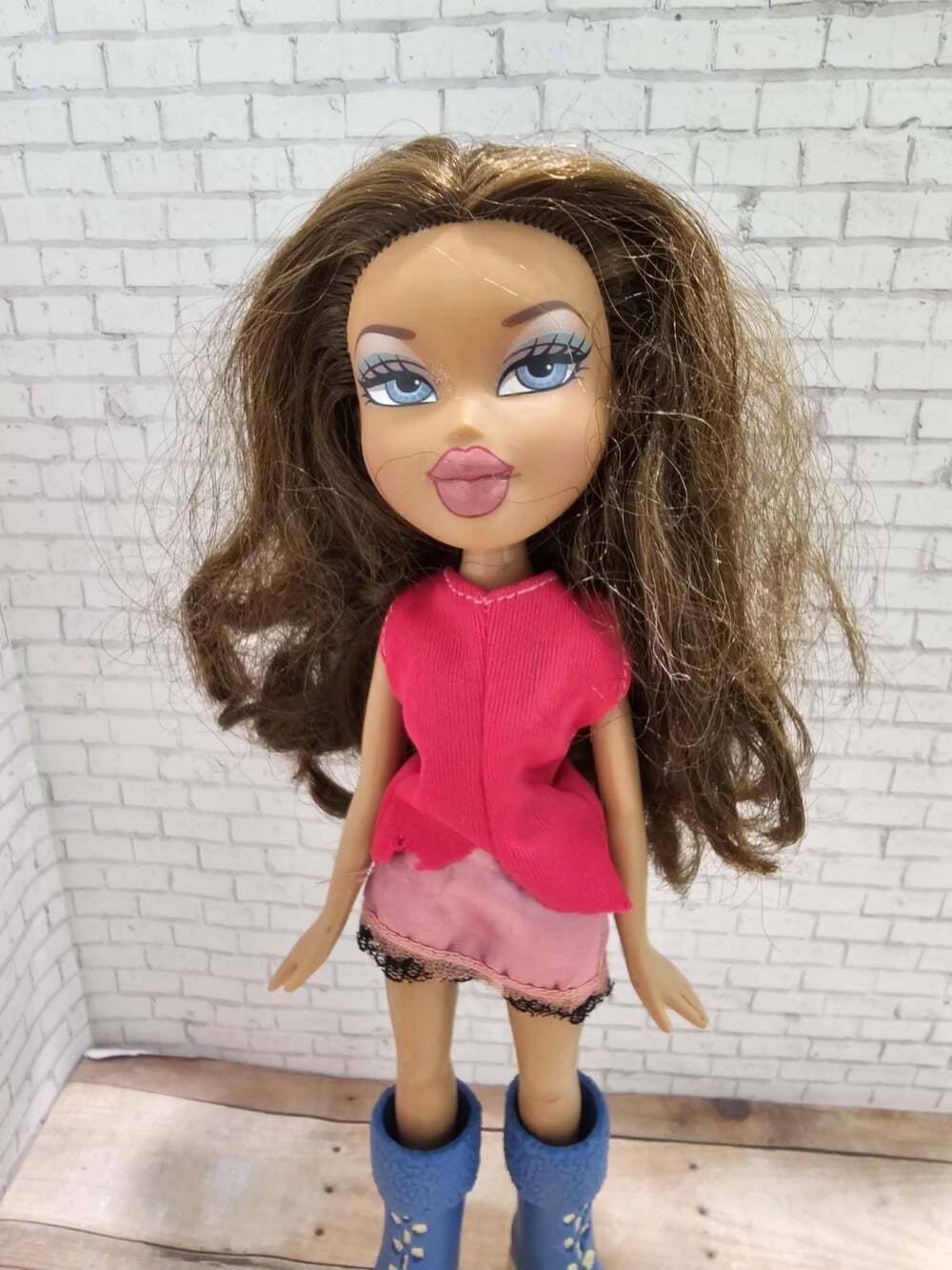 2005 Bratz Hollywood Style Yasmin Brown Hair Blue Eyes Redressed Y2K Doll MGA